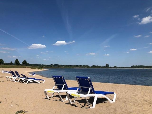 Recreatiepark Jachthaven De Veerstal Lathum - Luxe Chalet Buitenkant foto