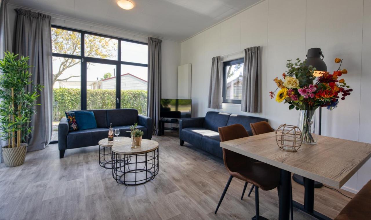 Recreatiepark Jachthaven De Veerstal Lathum - Luxe Chalet Buitenkant foto